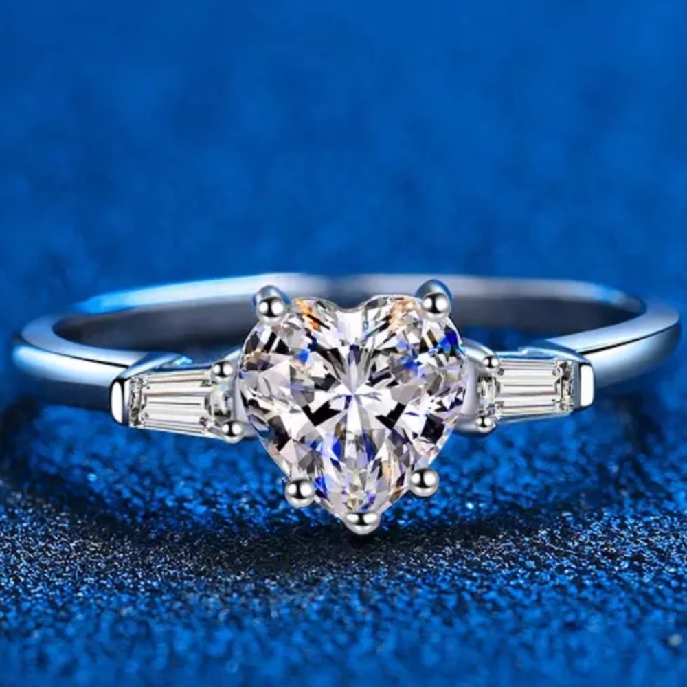 COPY - Moissanite heart ring silver